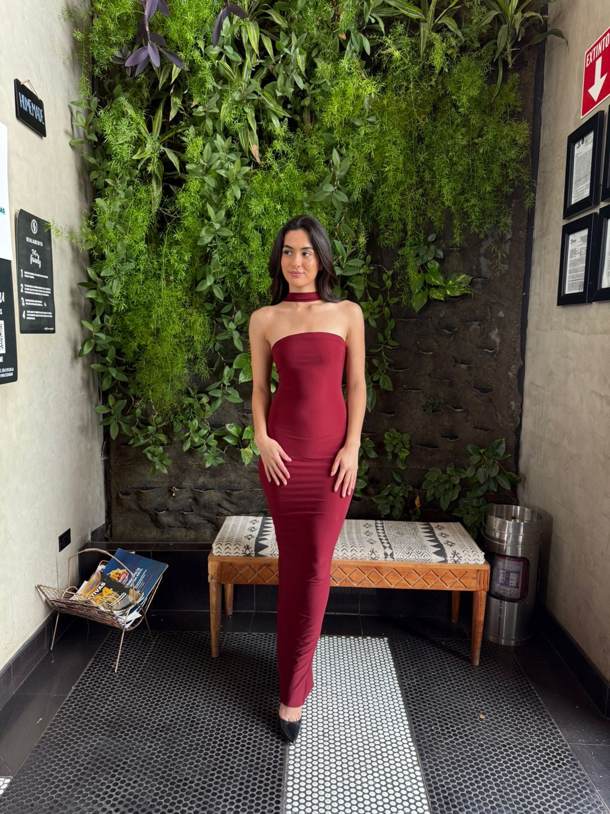 Vestido Largo liso con Gargantilla