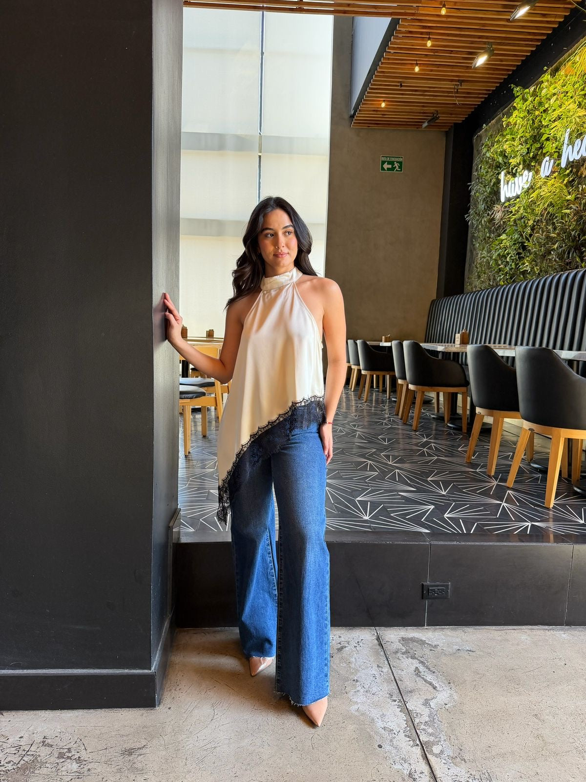 Blusa Halter Asimétrica Satin/Encaje - Ivory
