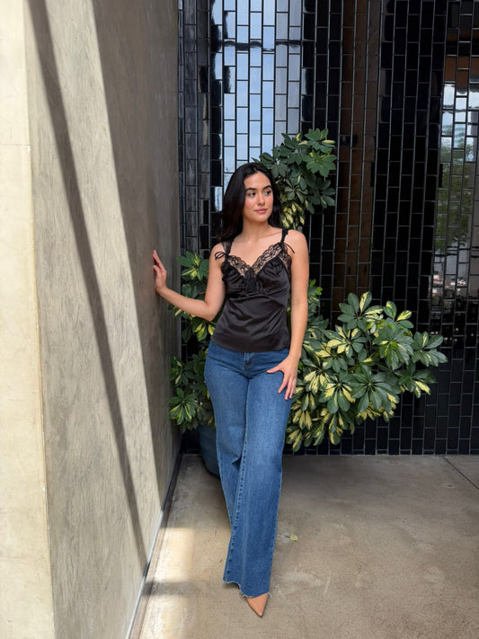 Blusa Satinada con Encaje y Moños