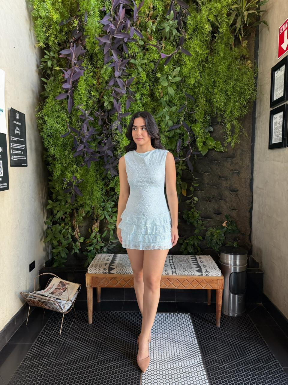 Vestido de Encaje con Olanes