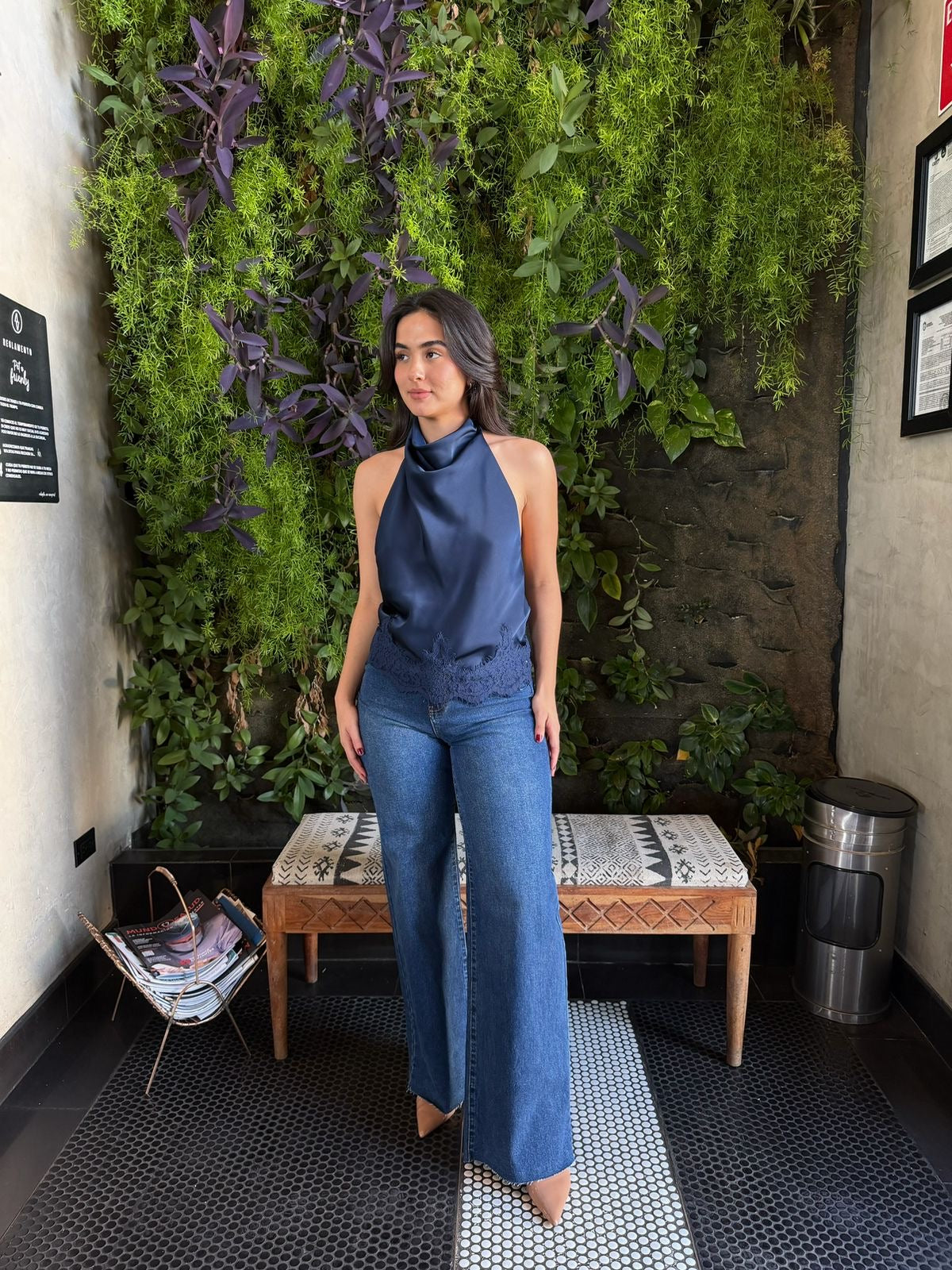 Blusa Halter Satin con Encaje