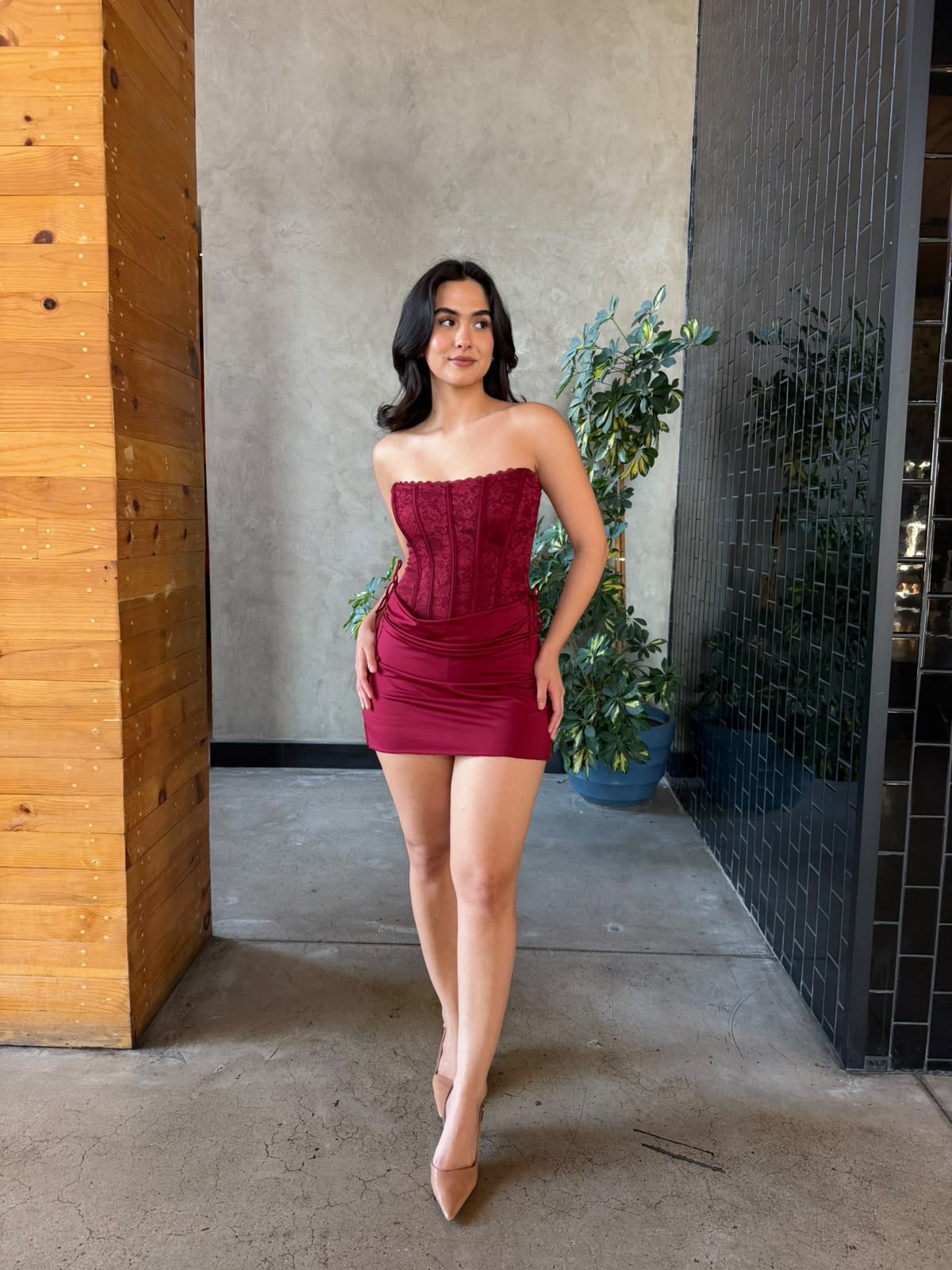 Vestido con Corset de Encaje - Guinda