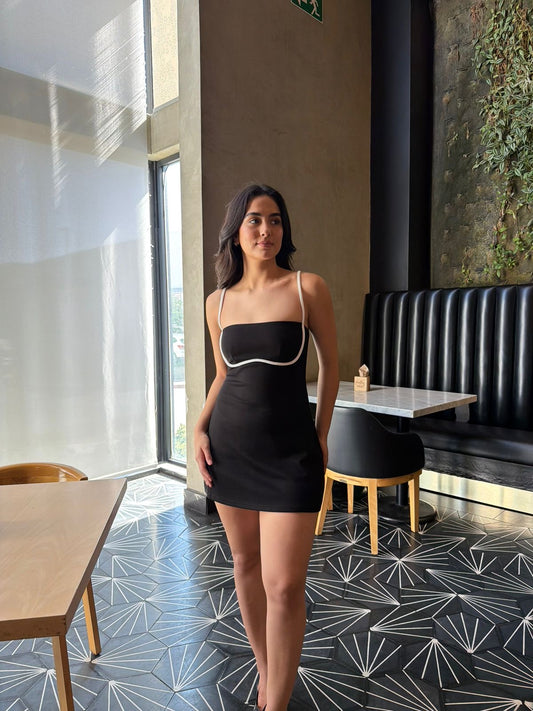 Vestido Contorno en Pecho