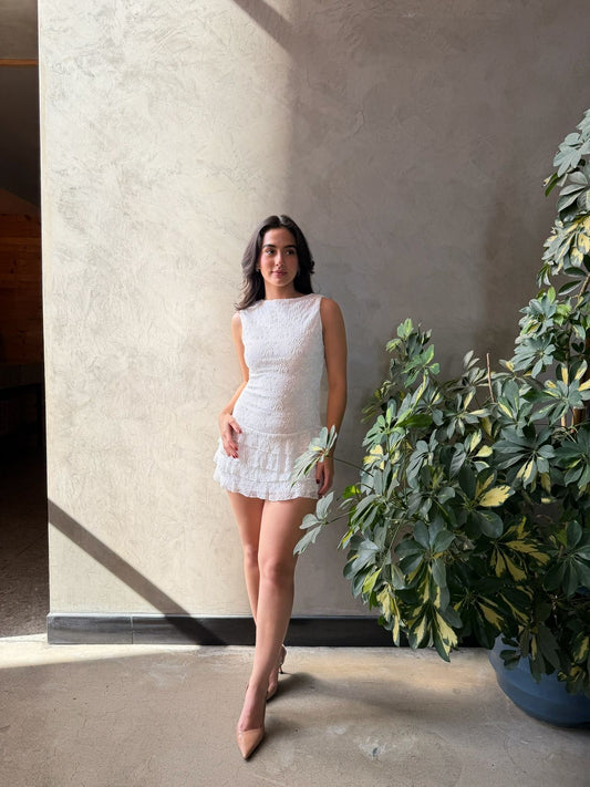 Vestido de Encaje con Olanes