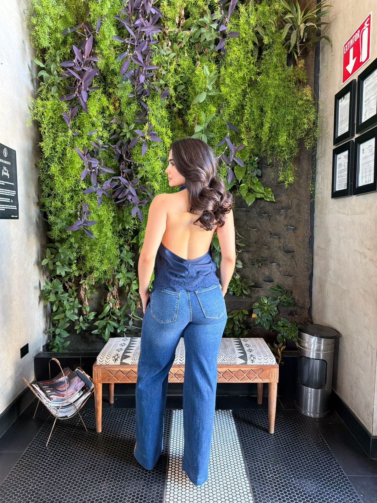 Blusa Halter Satin con Encaje