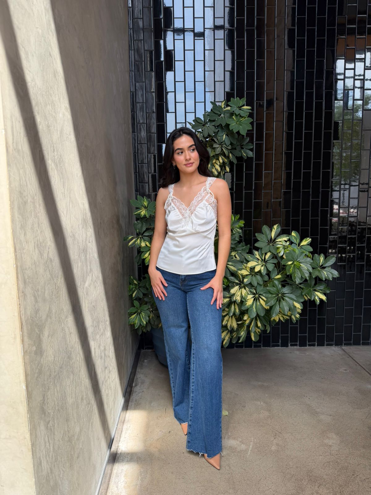 Blusa Satinada con Encaje y Moños