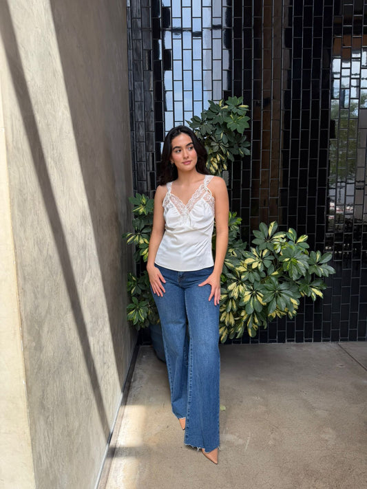 Blusa Satinada con Encaje y Moños