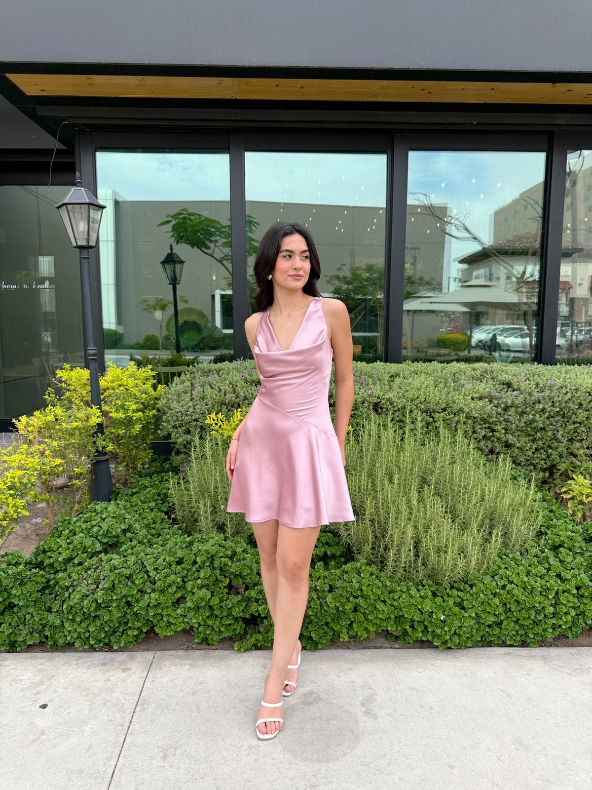 Vestido Satin Escote Espalda
