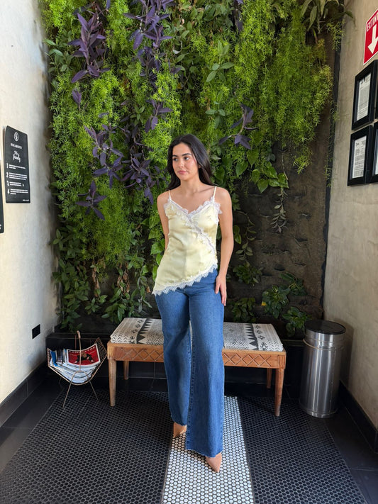 Blusa Satinada Encaje Amarilla