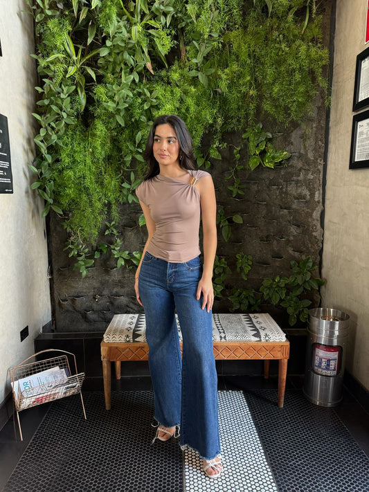 Blusa Asimétrica detalle hombro
