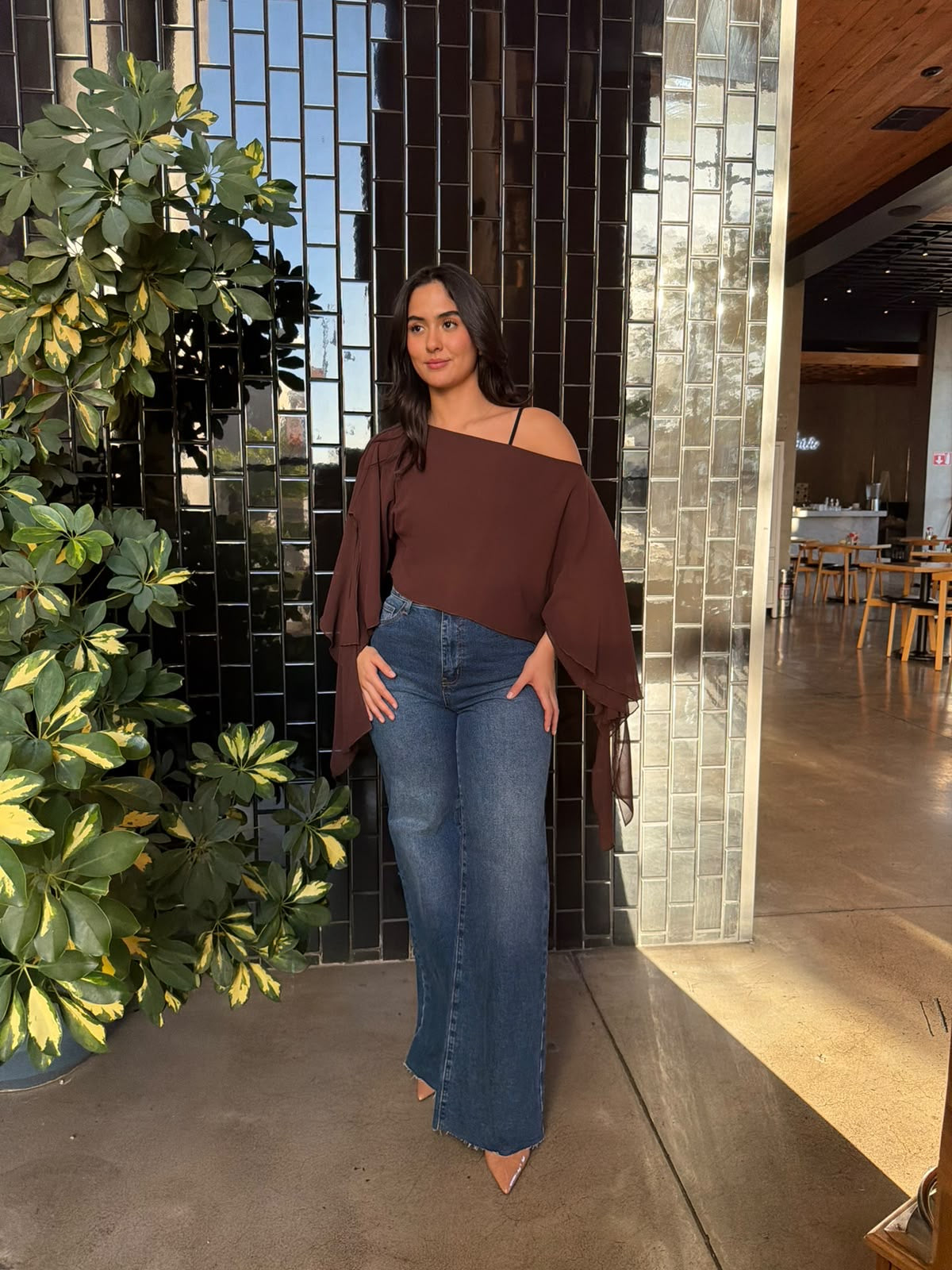 Blusa Asimétrica un Hombro - Cafe