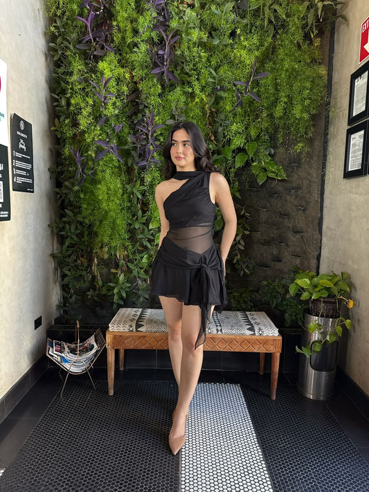 Vestido Asimétrico Cintura Transparente