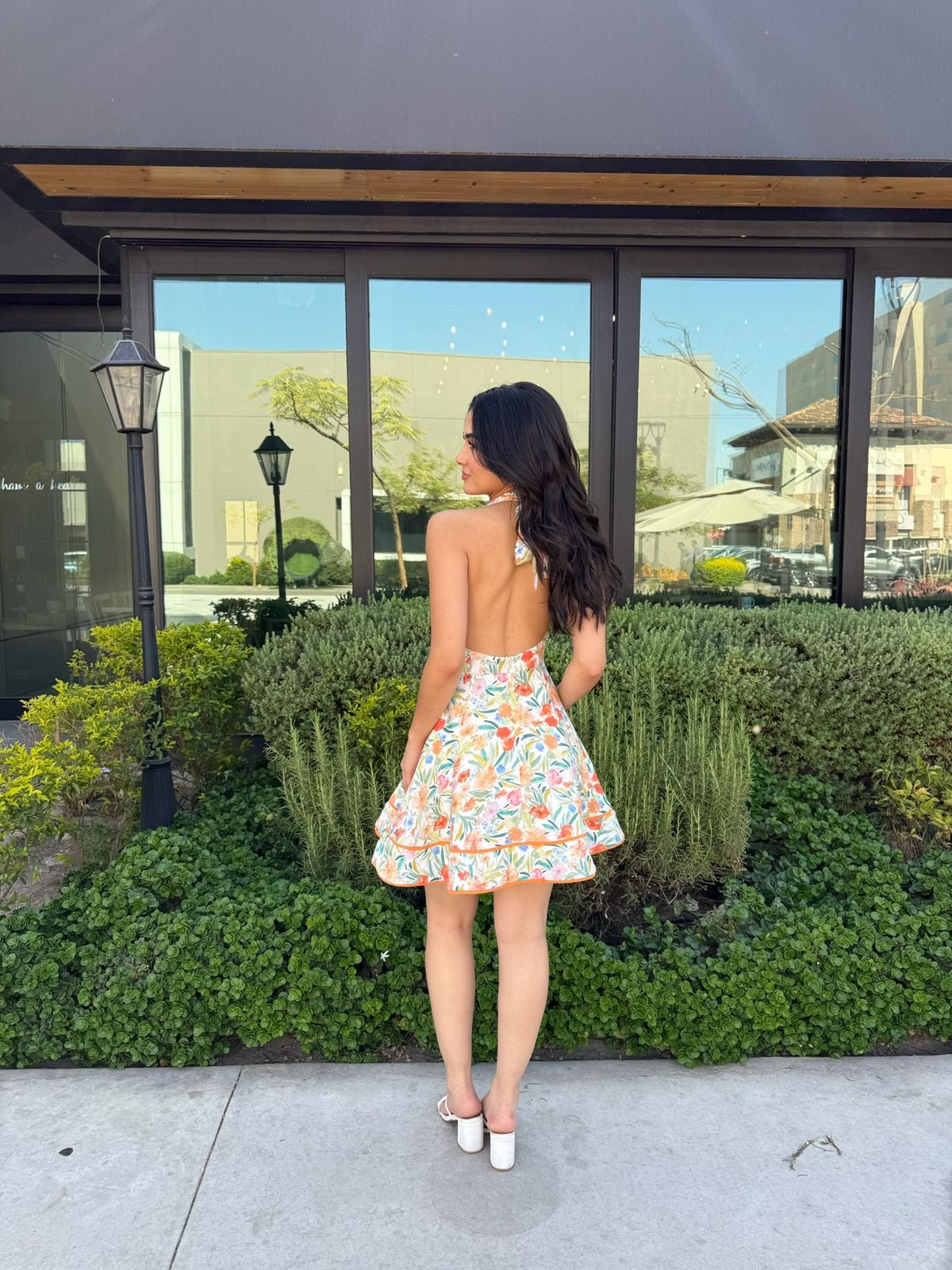 Vestido Halter Floreado Contorno