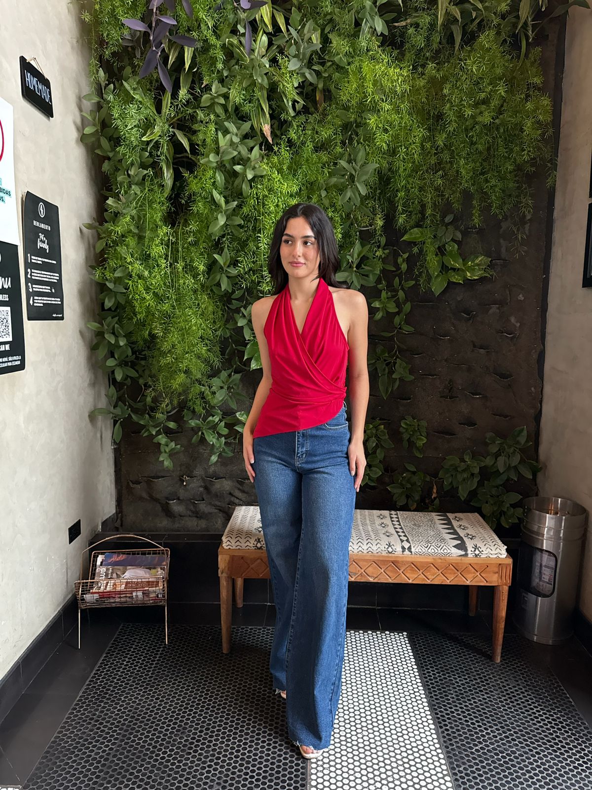 Blusa Halter Asimétrica