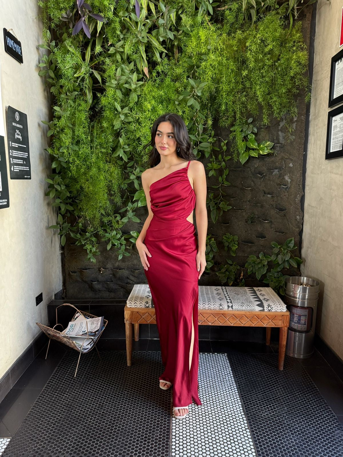 Vestido Satin Asimétrico un Hombro