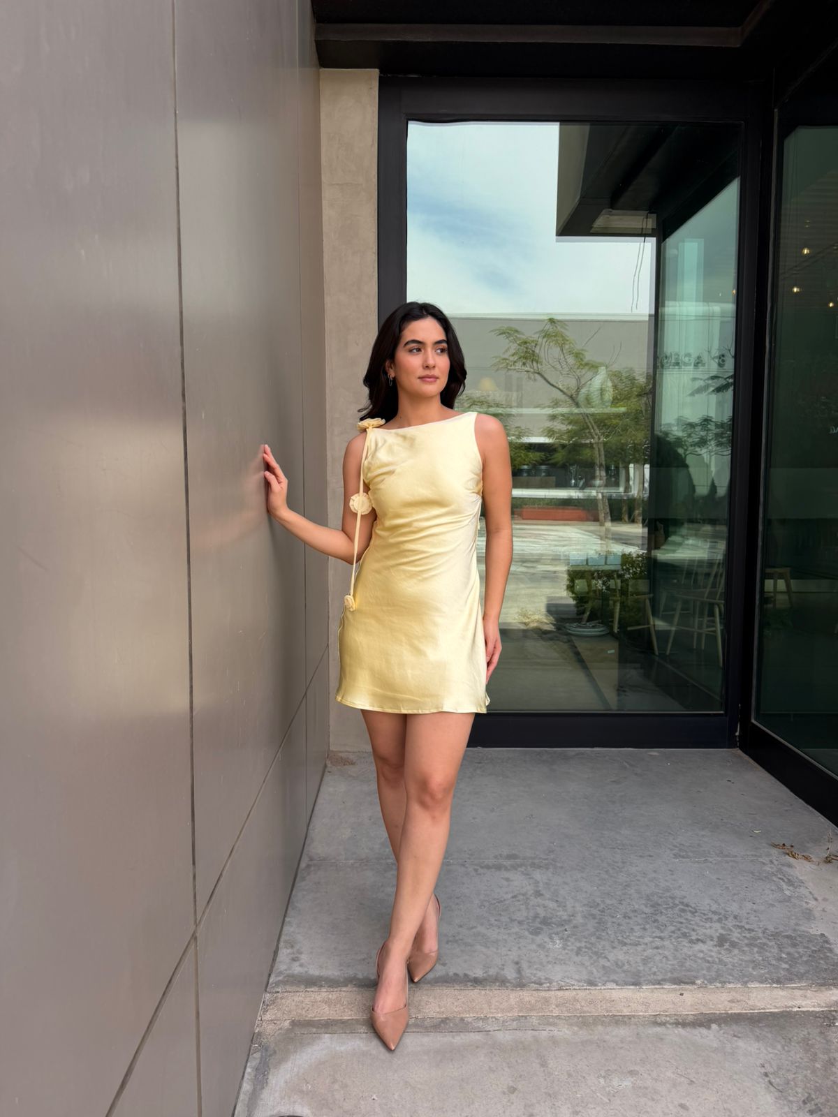 Vestido Satinado con Flores