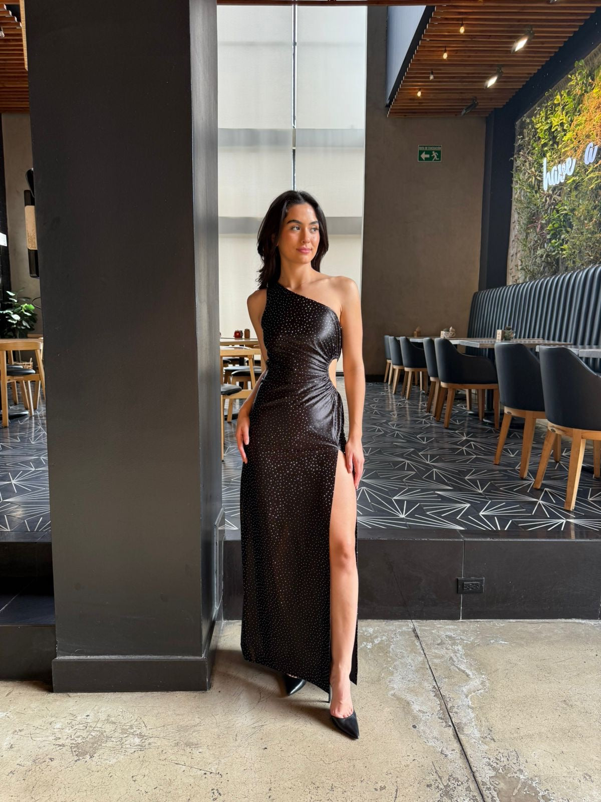 Vestido un Hombro Satin destellos plata