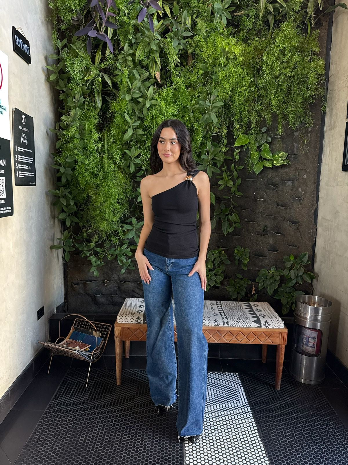 Blusa un Hombro con Argolla