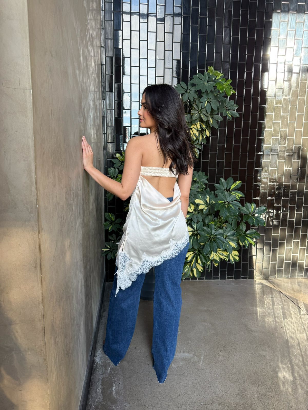 Blusa Larga Strapless Asimétrica Satinada