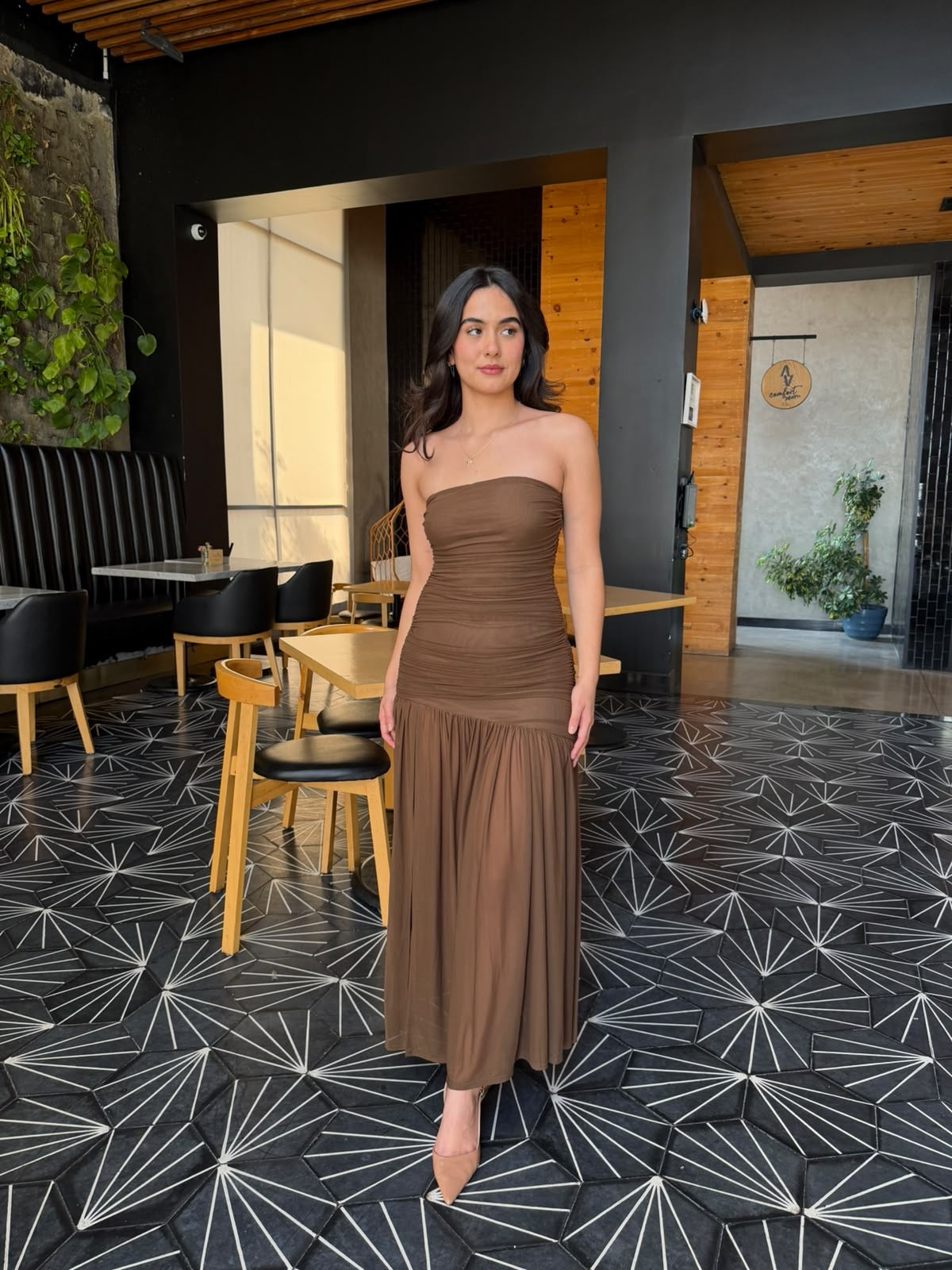 Vestido Strapless Plisado - Café