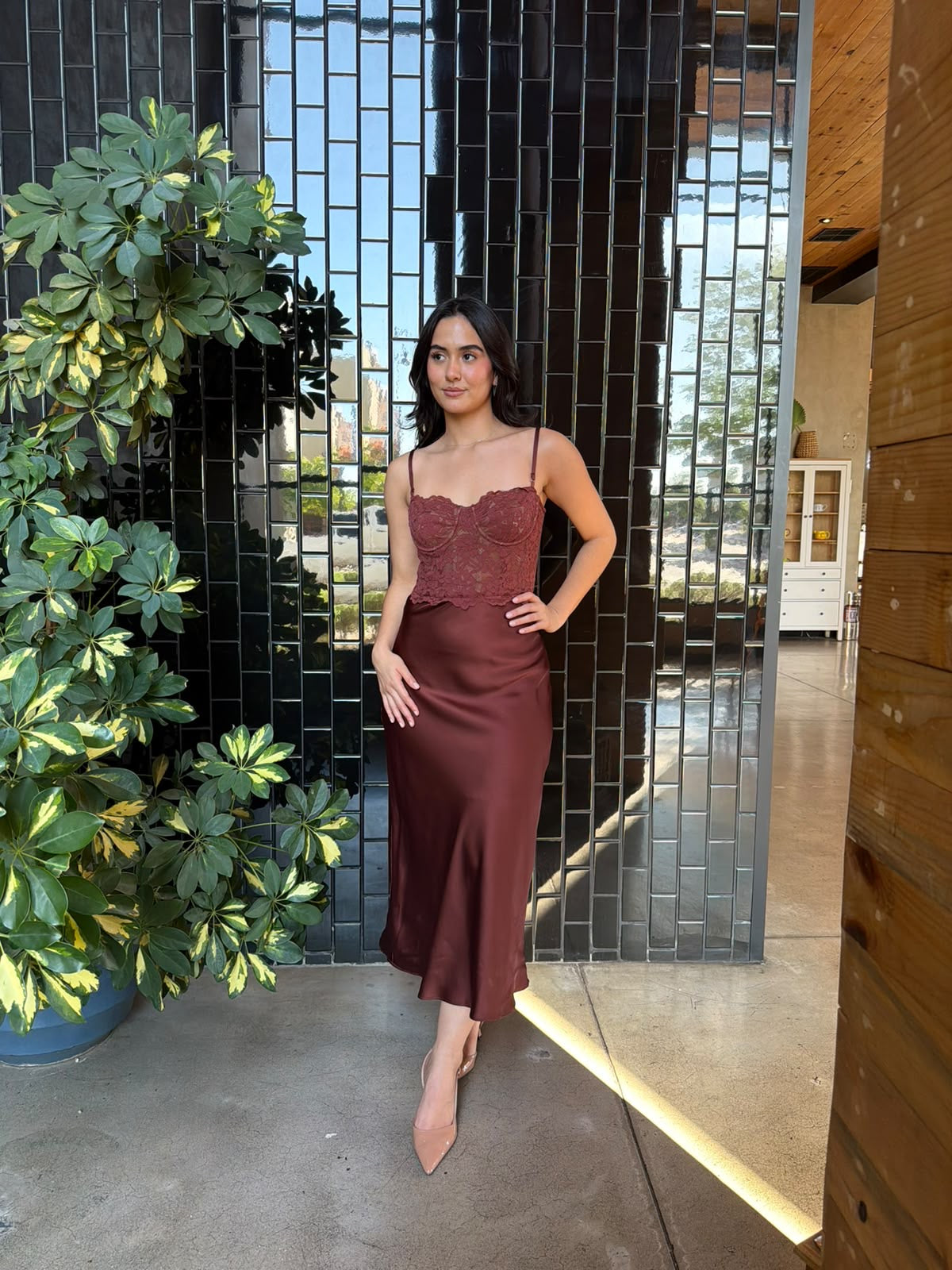 Vestido Midi con Corset de Encaje