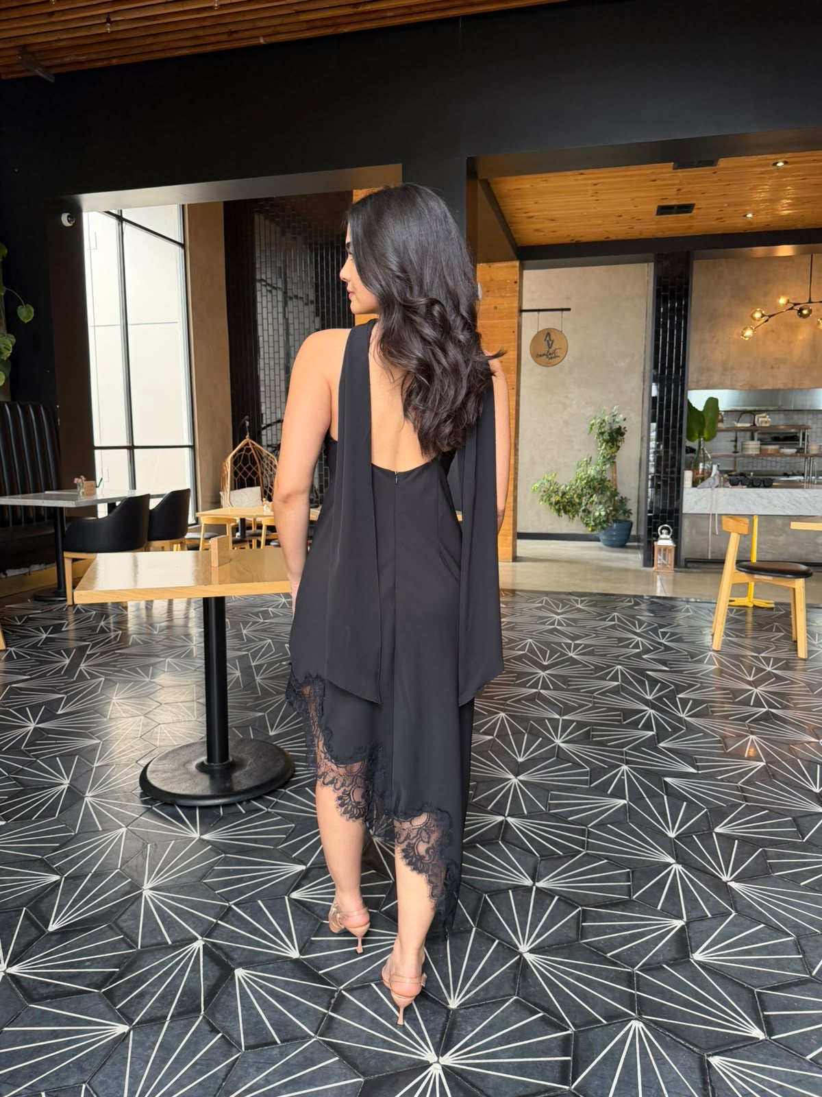 Vestido Halter con Mascada - Negro