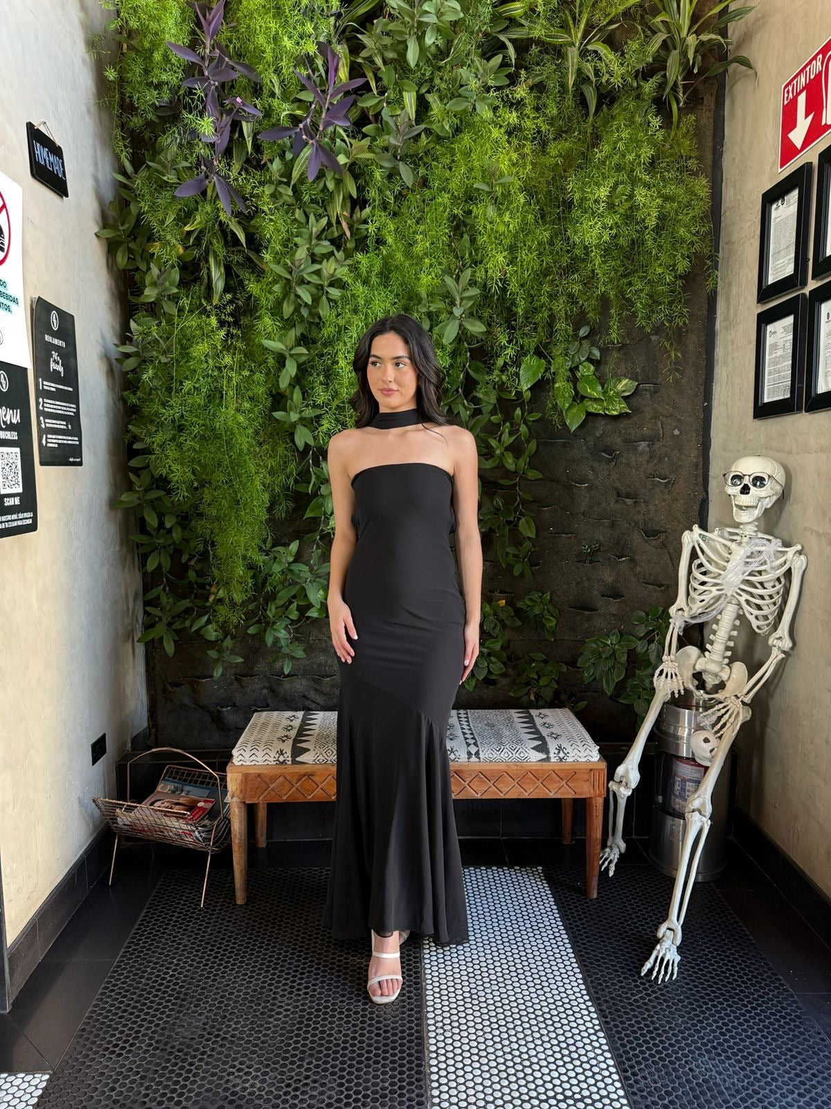 Vestido Strapless con Mascada