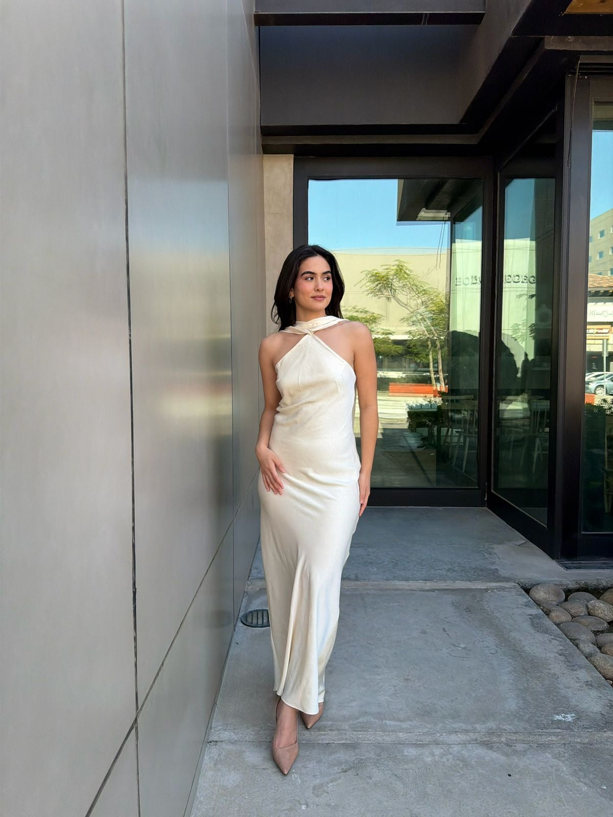 Vestido Satinado con Mascada - Crema