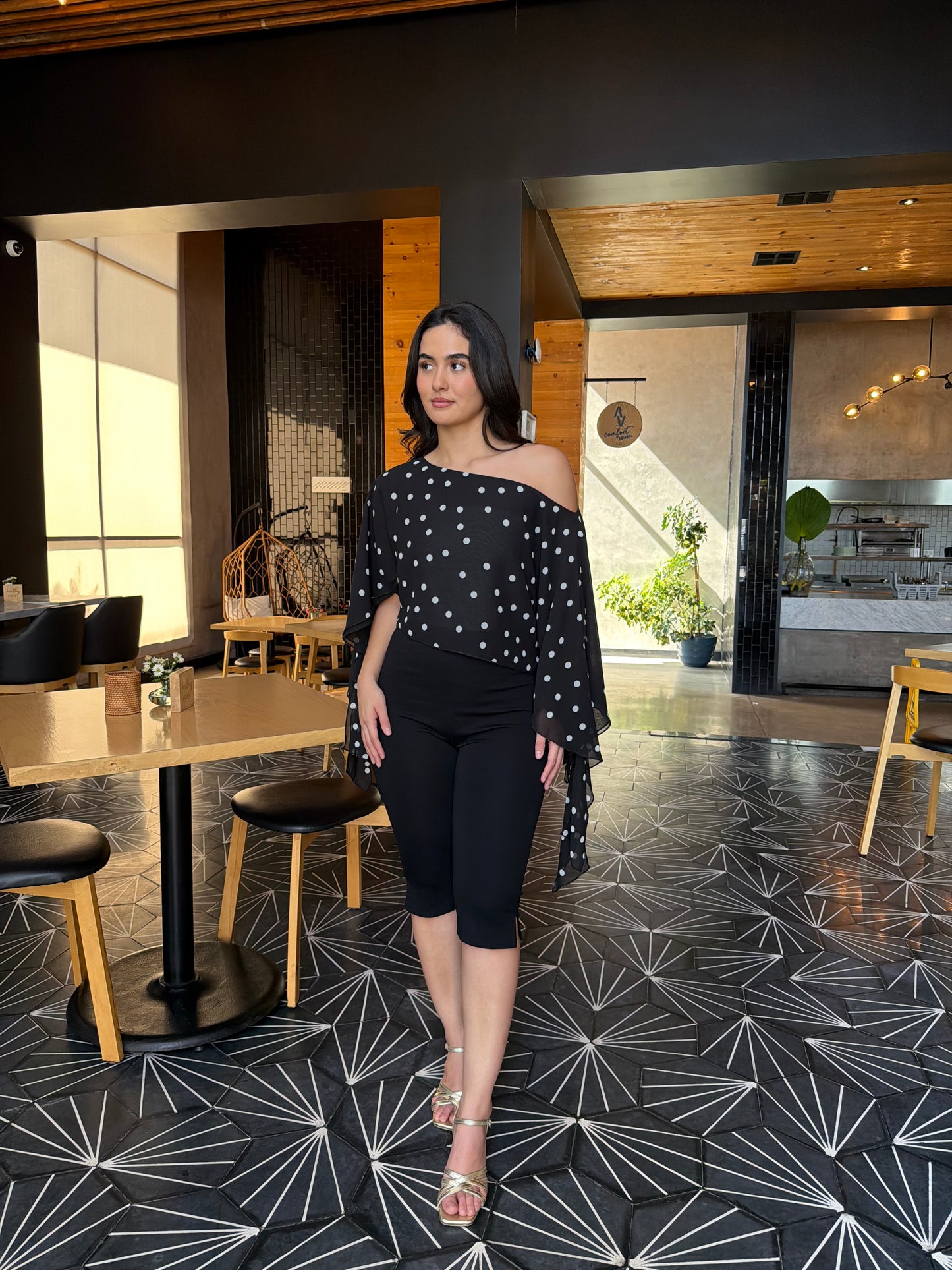 Blusa Tipo Capa Dots