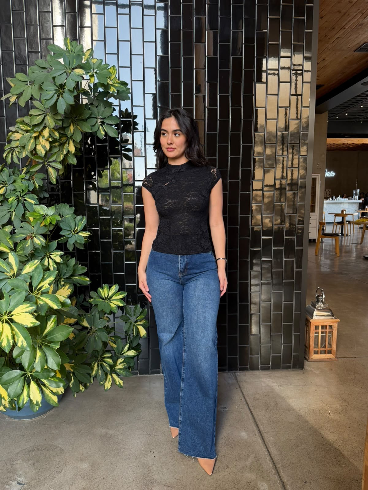 Blusa con moños en escote