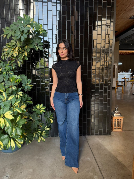 Blusa con moños en escote
