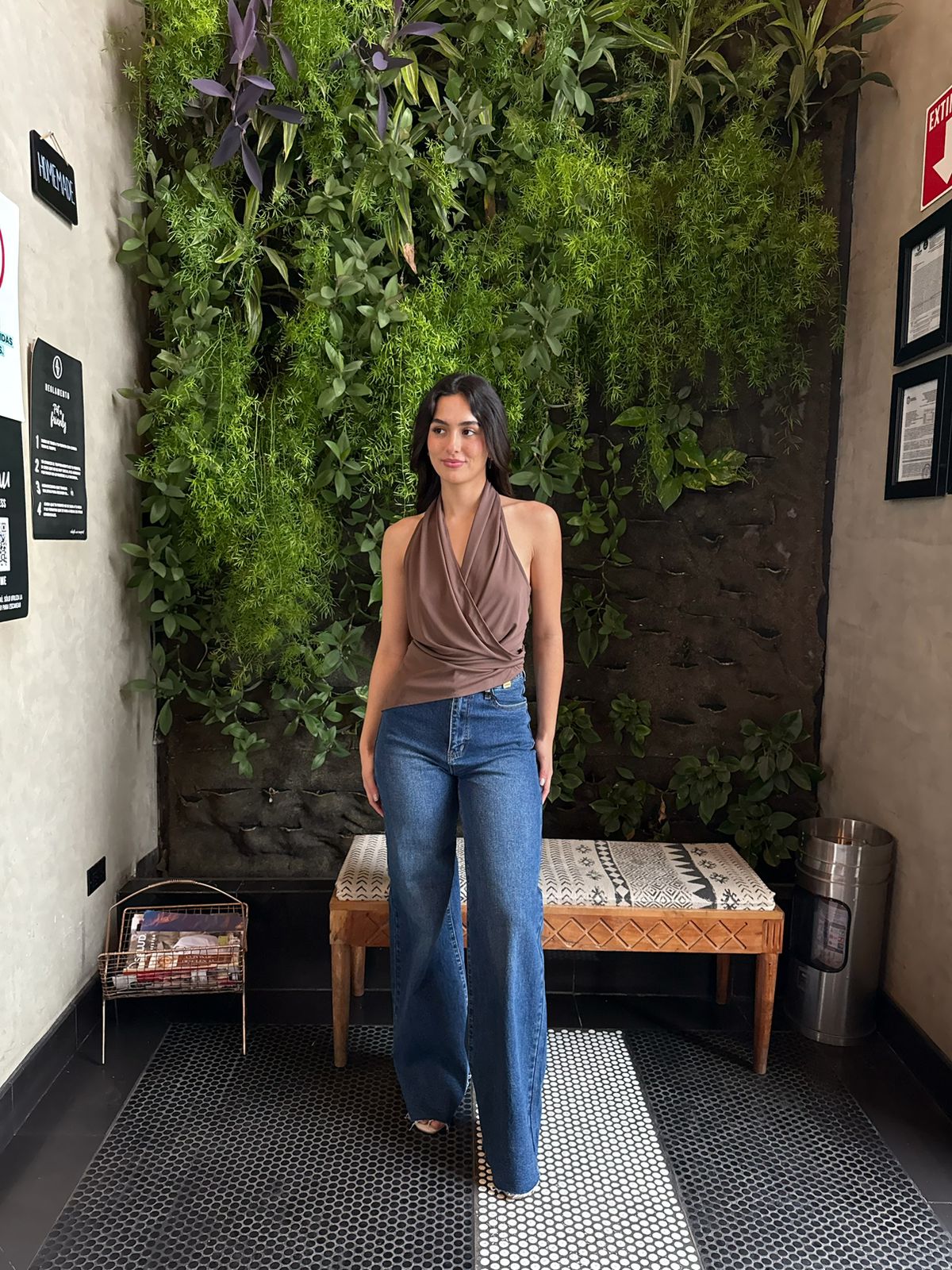 Blusa Halter Asimétrica