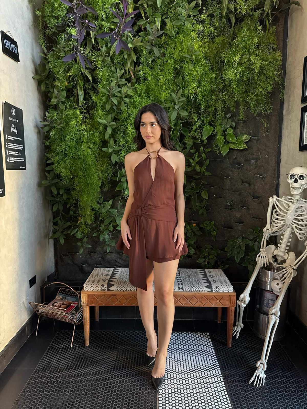 Vestido Halter Asimétrico con Argolla