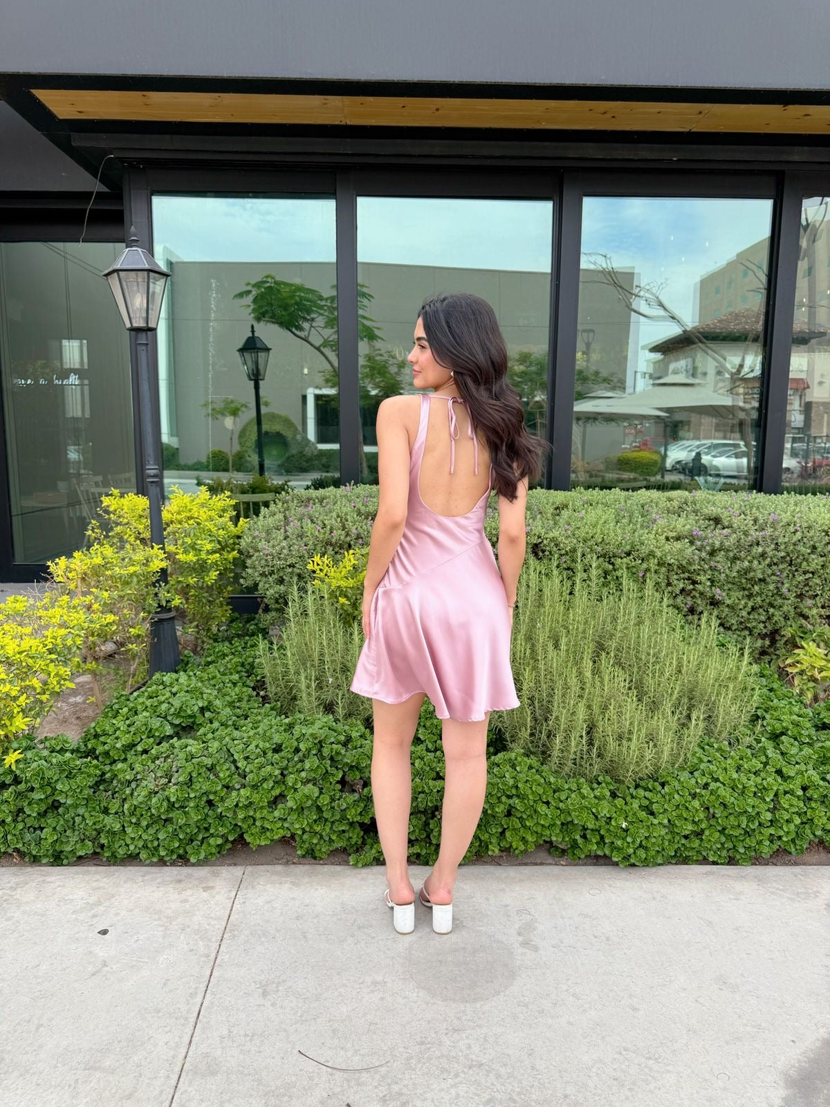 Vestido Satin Escote Espalda