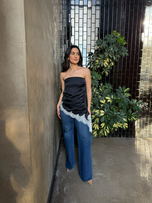 Blusa Larga Strapless Asimétrica Satinada