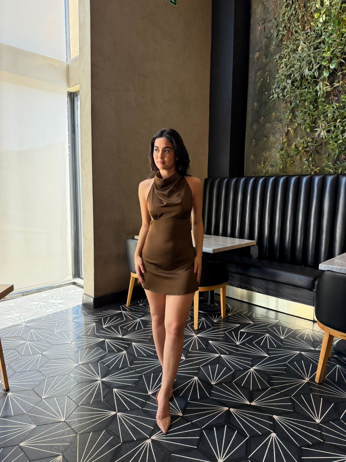 Vestido Halter Satinado Chocolate