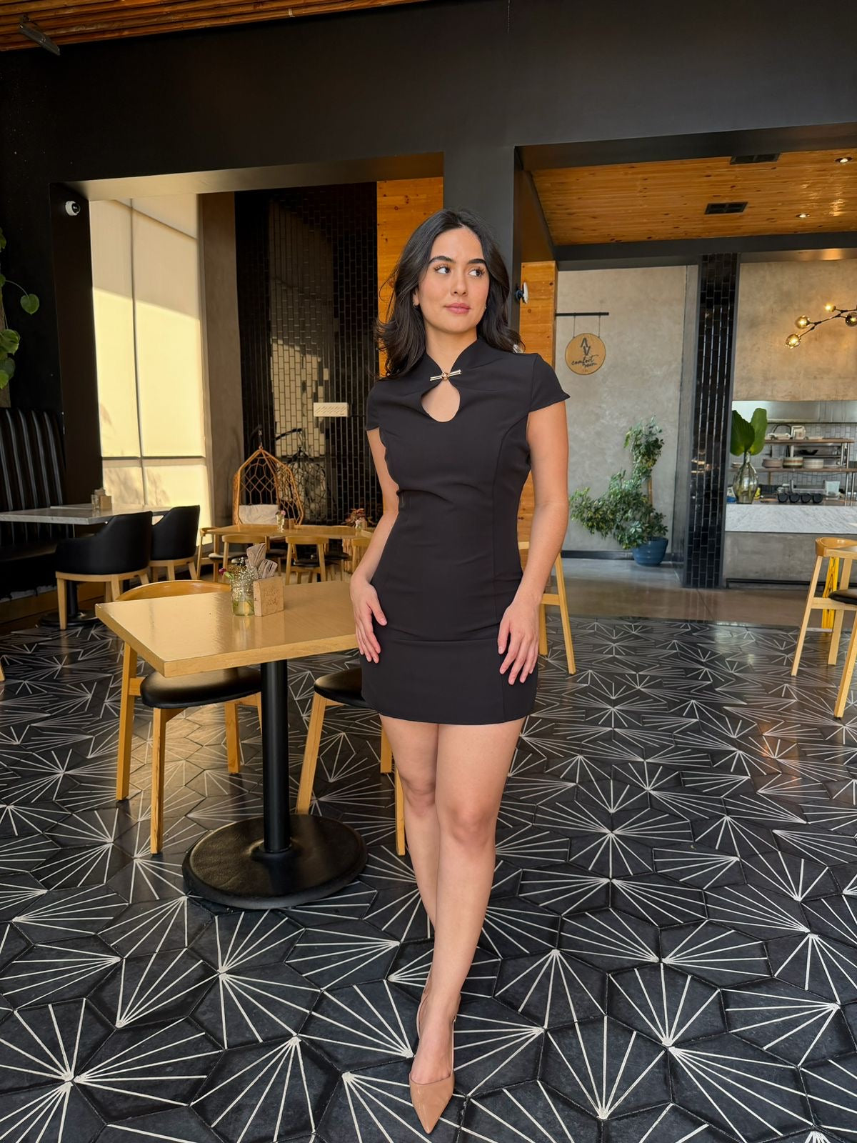 Vestido Broche en Escote