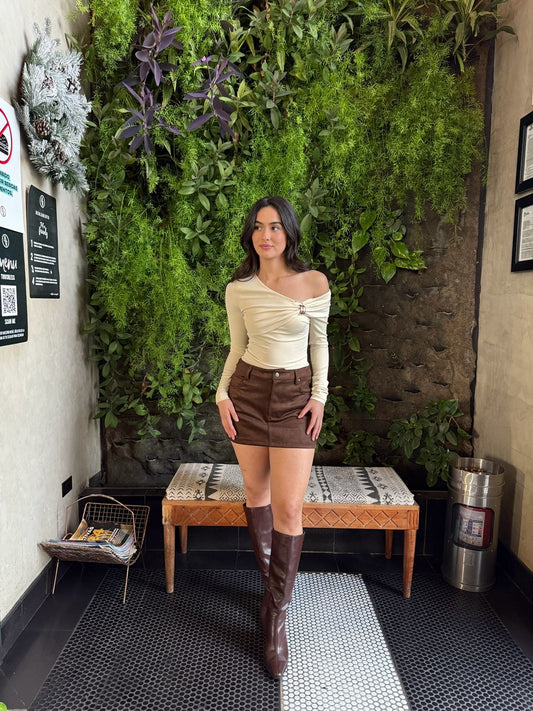 Blusa Asimétrica detalle Dorado