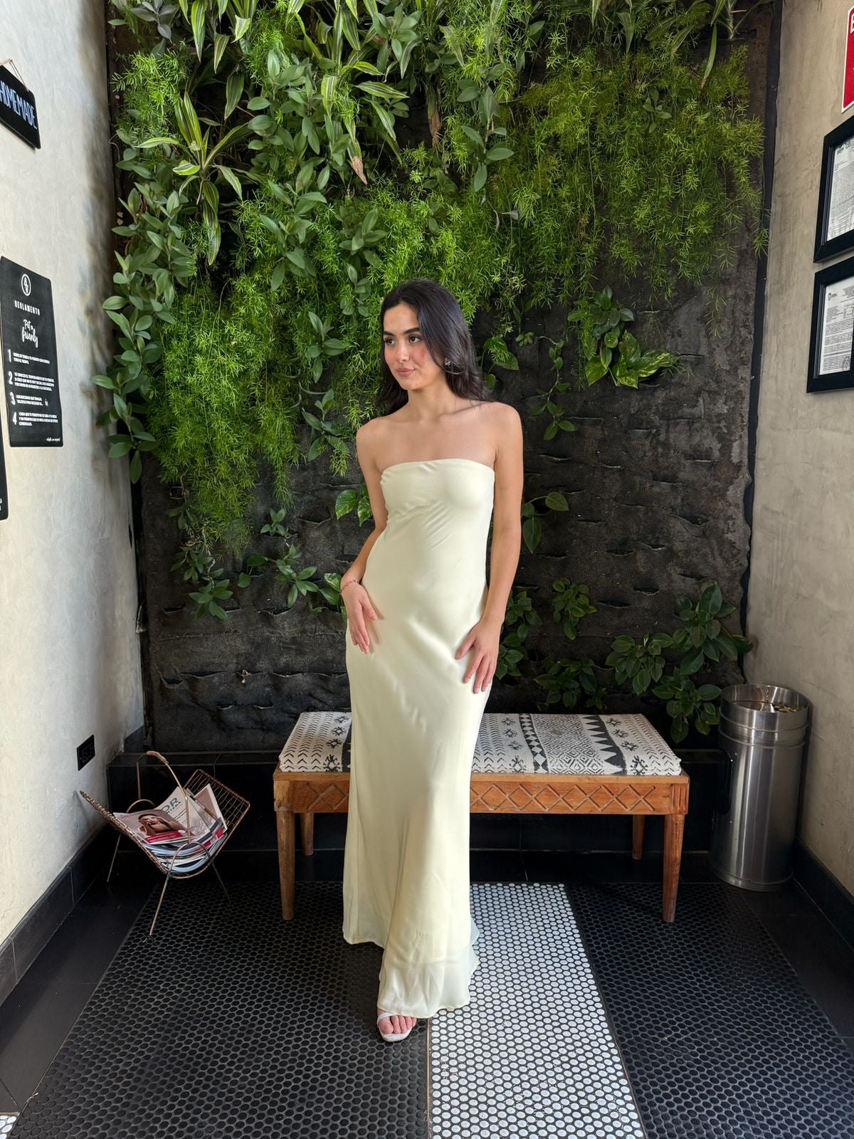 Vestido Strapless Moño espalda