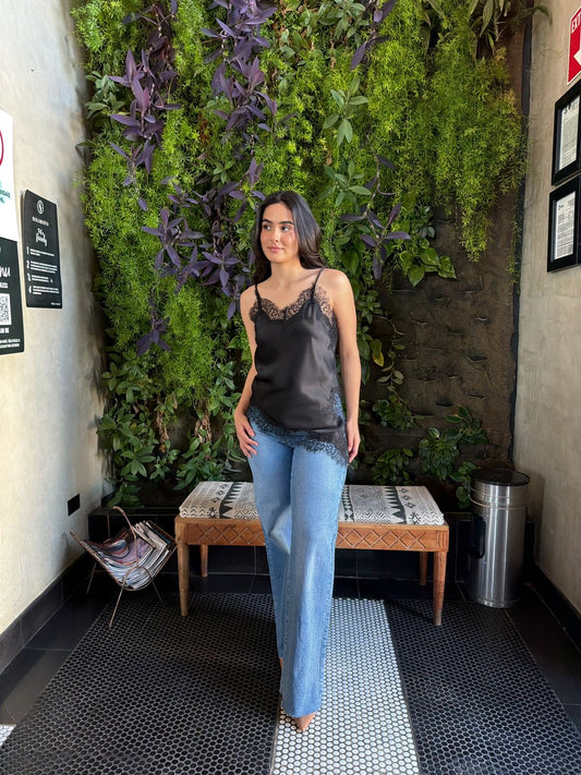 Blusa Satinada con Encaje - Negro